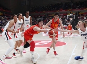 WNBA球员在社交媒体上分享训练日常，展现职业态度的简单介绍
